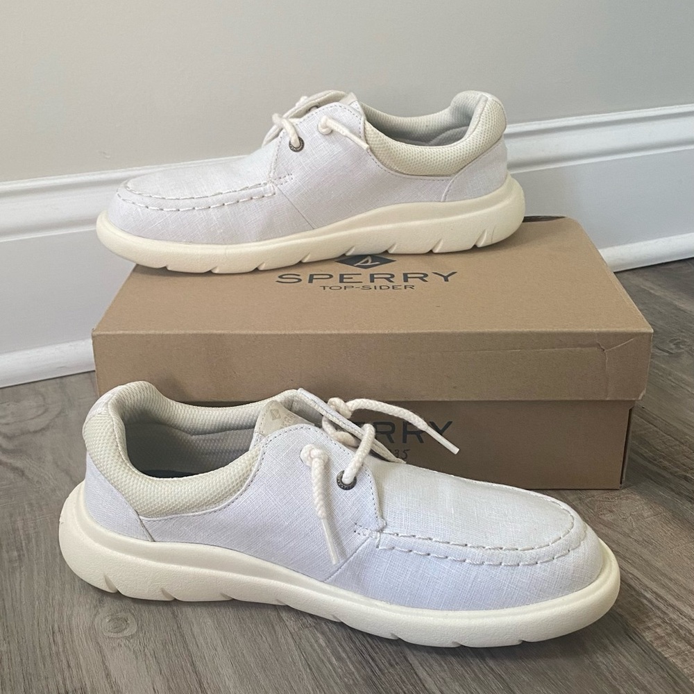 NWOT Women’s Sperry size 7 Ivory Captain’s Moc Boat Shoes